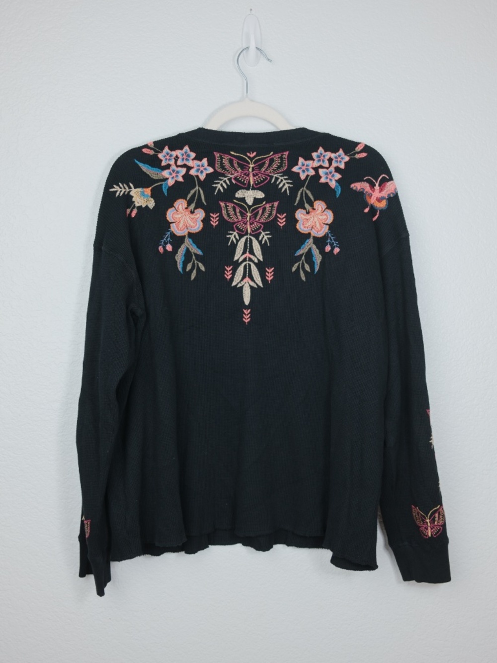 Johnny was Mixed Media Henley Thermal Black Top L - Picture 3 of 3